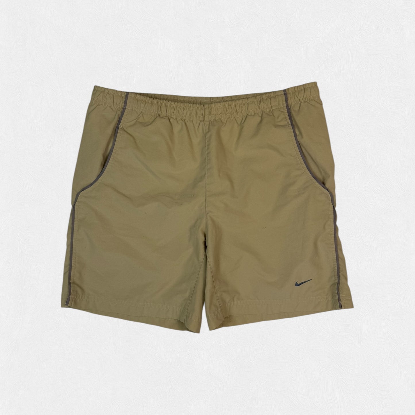 Vintage Nike mini swoosh sport shorts (M)