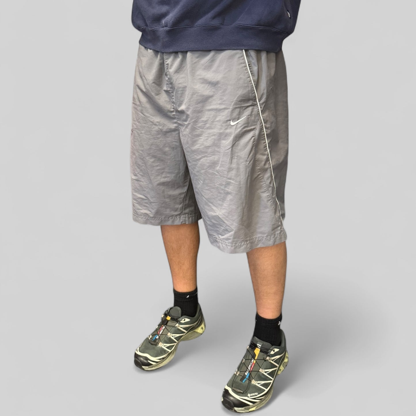 Vintage Nike baggy mini swoosh sport shorts (XL)