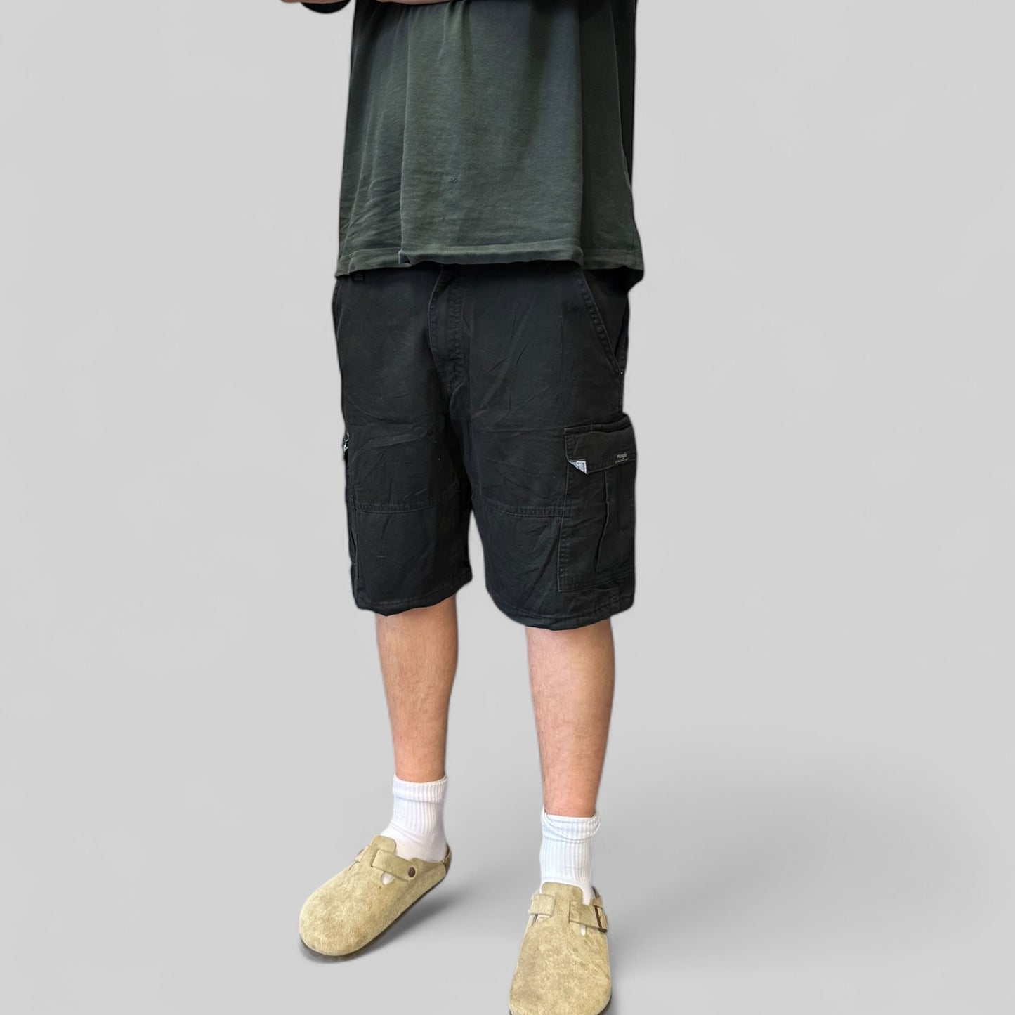 Vintage Wrangler baggy cargo shorts (W32)