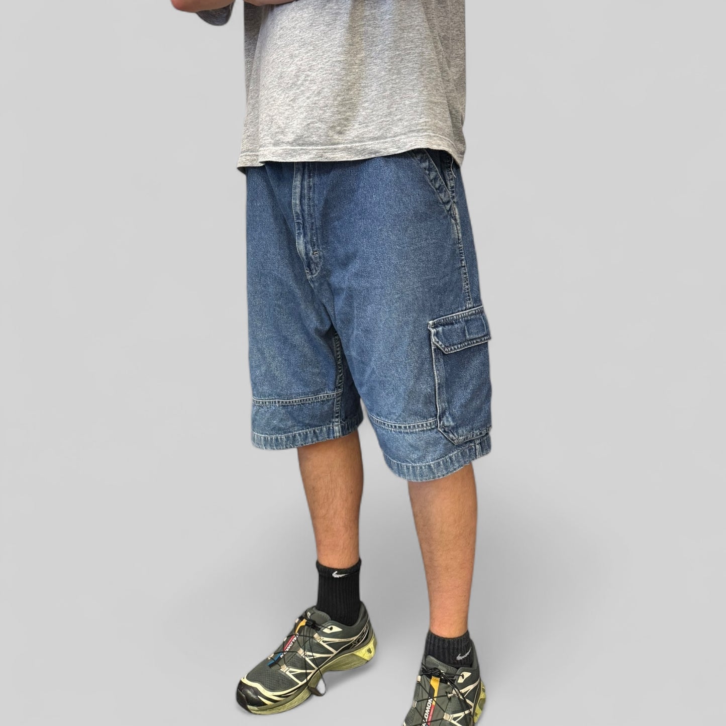 Vintage Wrangler baggy cargo jorts (W38)