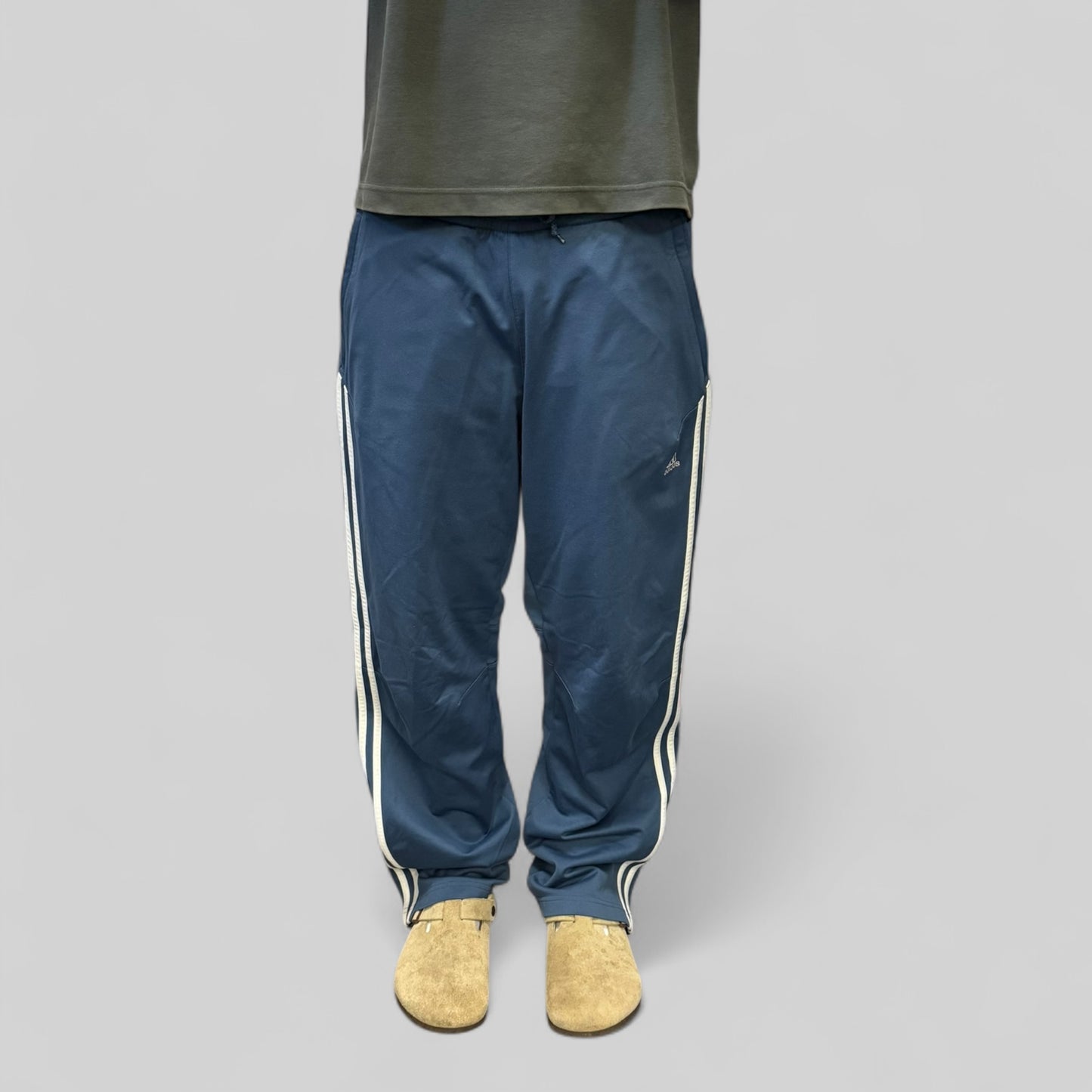Vintage Adidas baggy track pants (M)