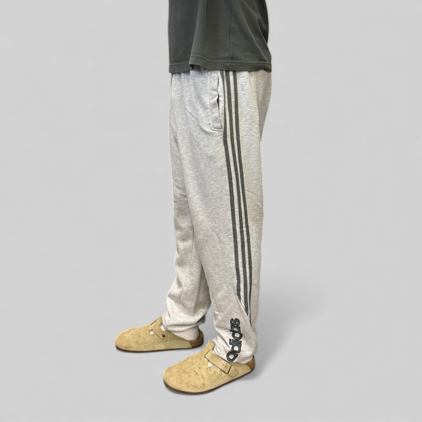 Vintage Adidas spell out baggy joggers (L)