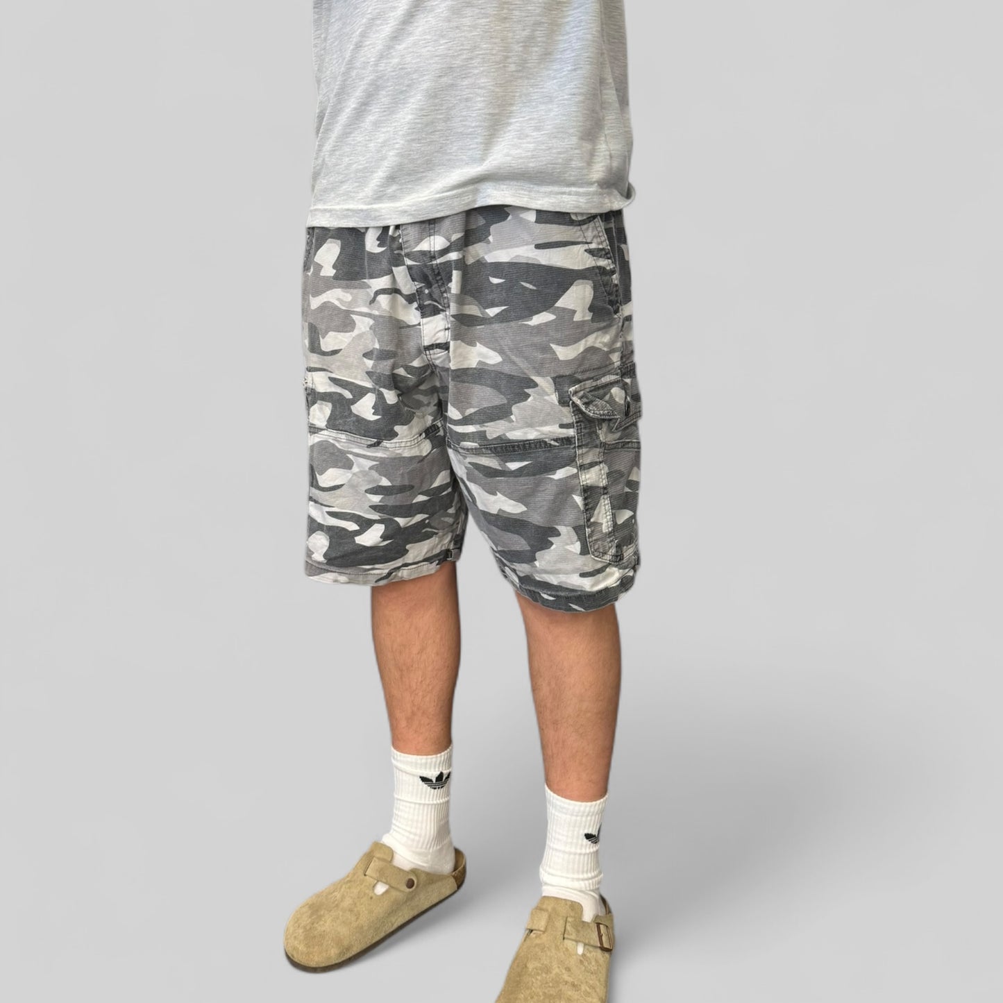 Lee extreme motion baggy camouflage cargo shorts (W38)