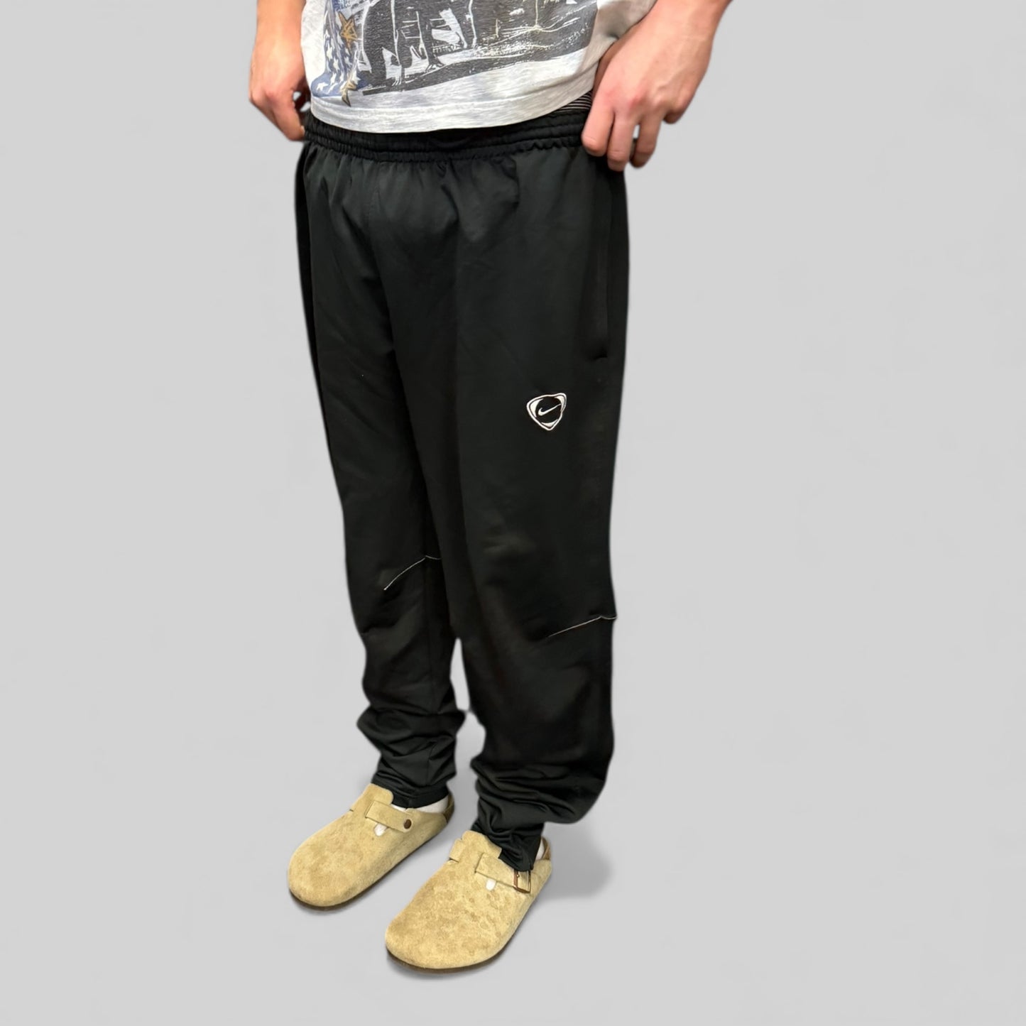 Vintage Nike shield football track pants (XL)
