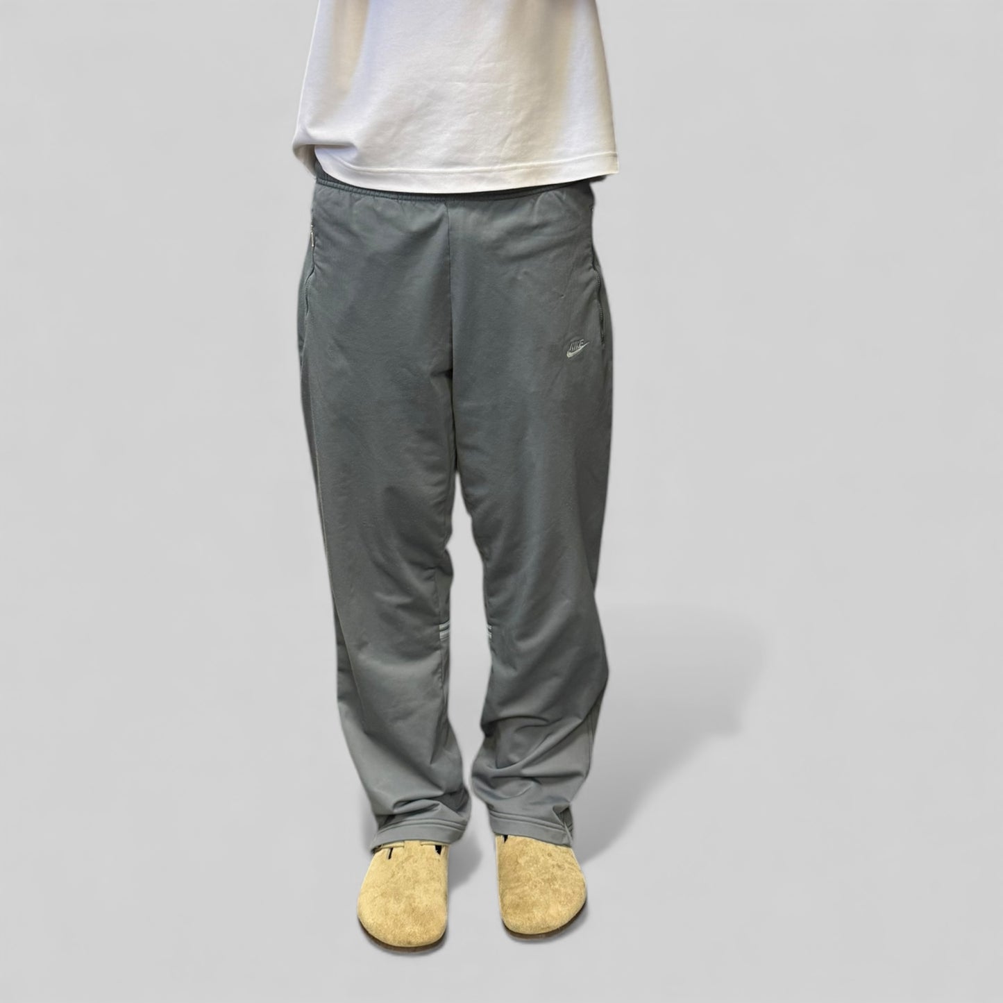 Vintage Nike baggy track pants (M)
