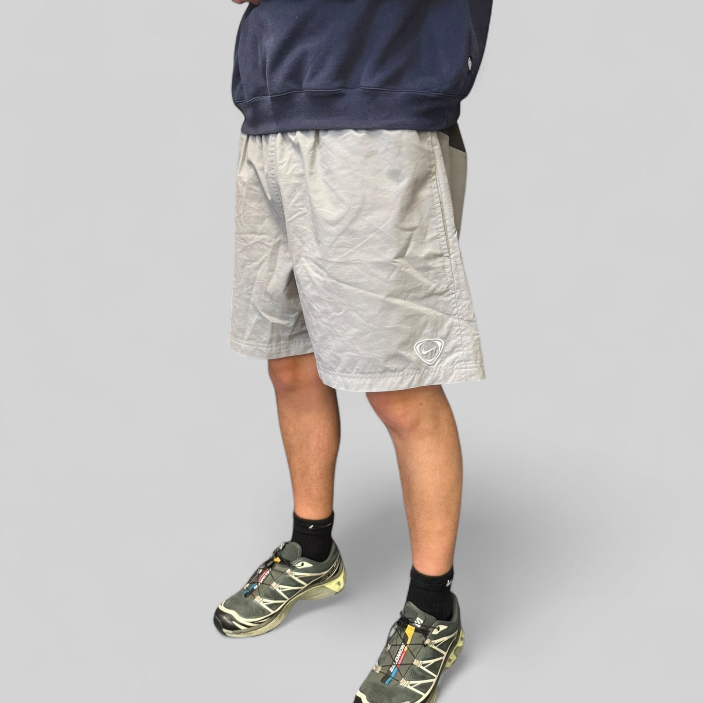 Vintage Nike shield shorts (L)