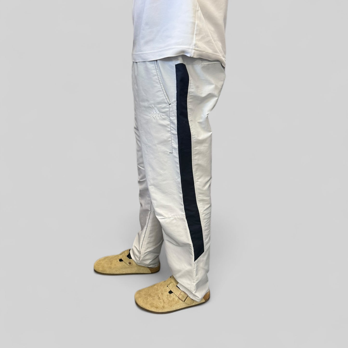 Vintage Adidas side stripe baggy track pants (M)