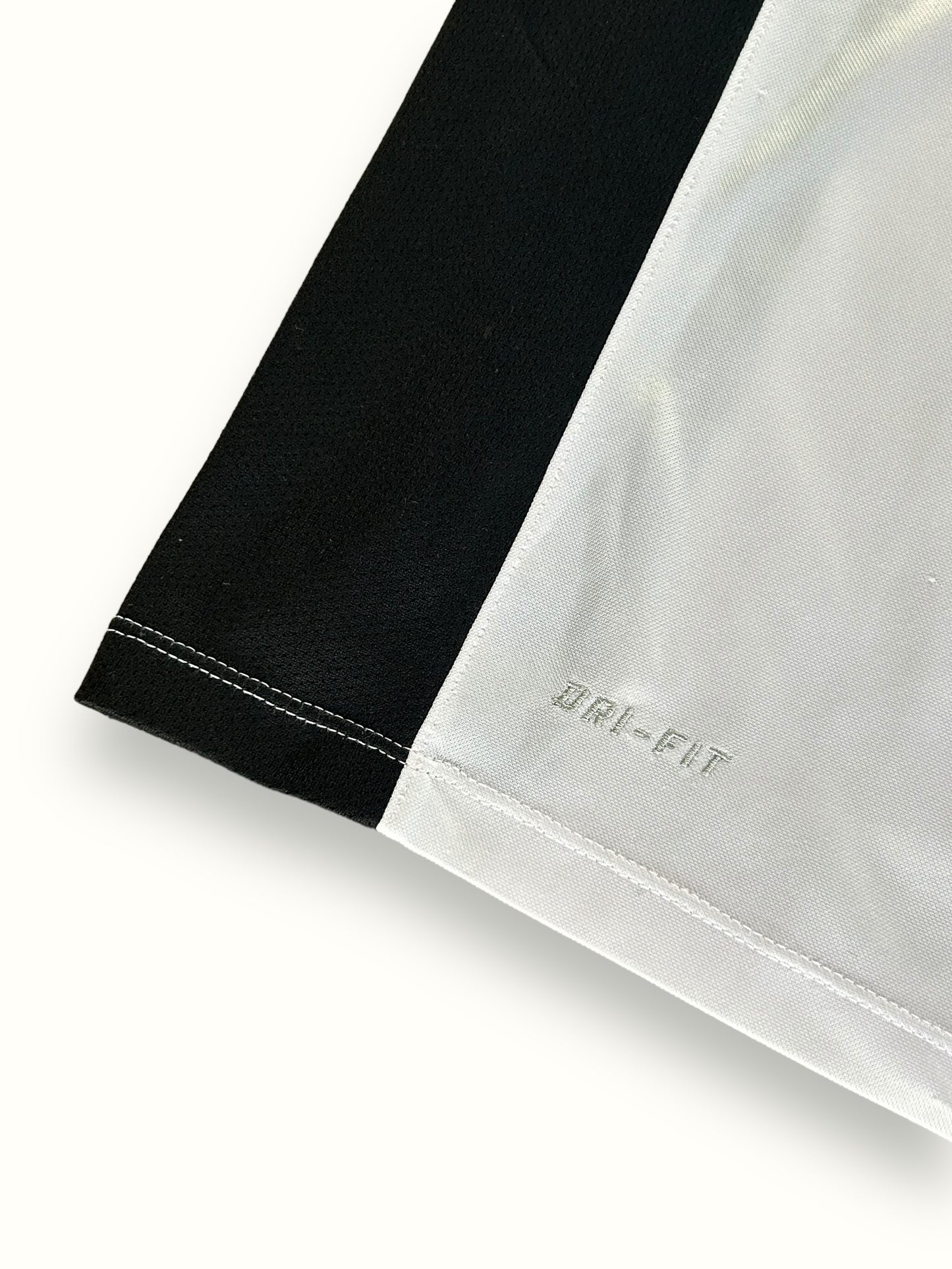 Nike football centre swoosh tee (S)