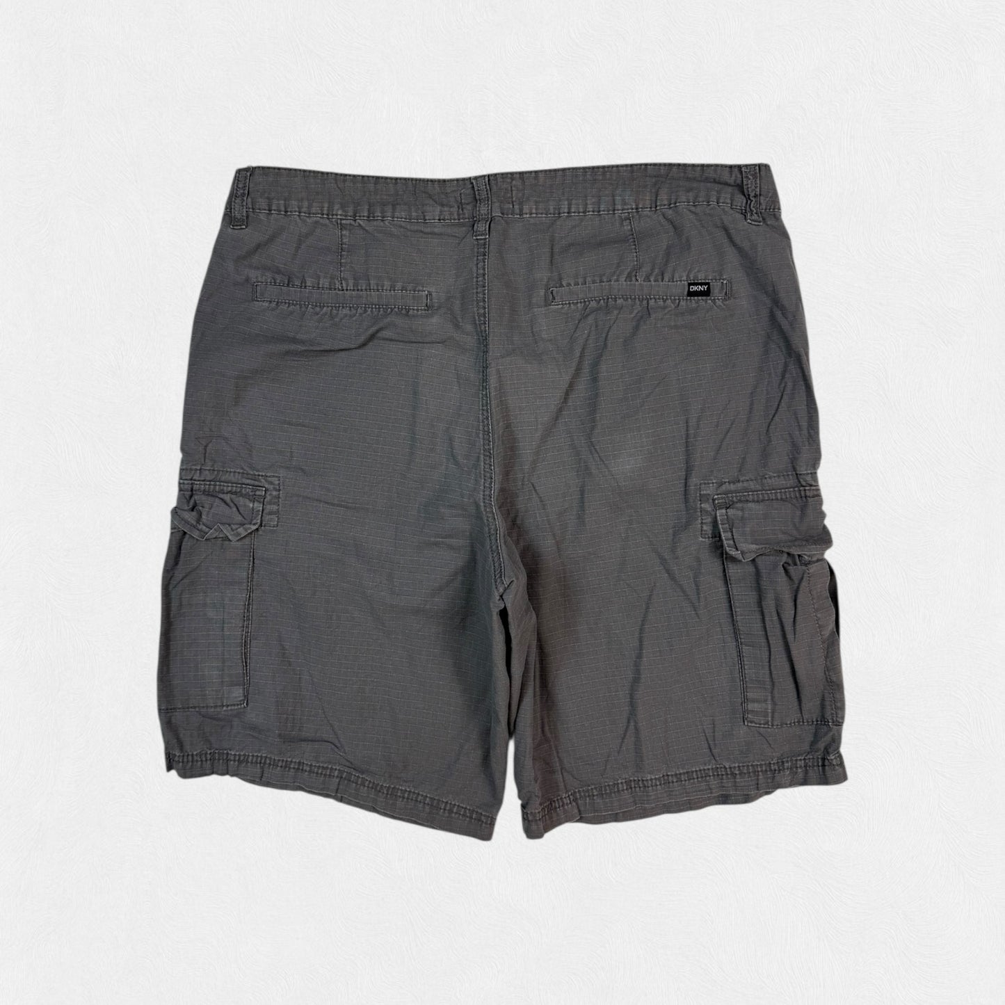 DKNY baggy cargo shorts (W36)