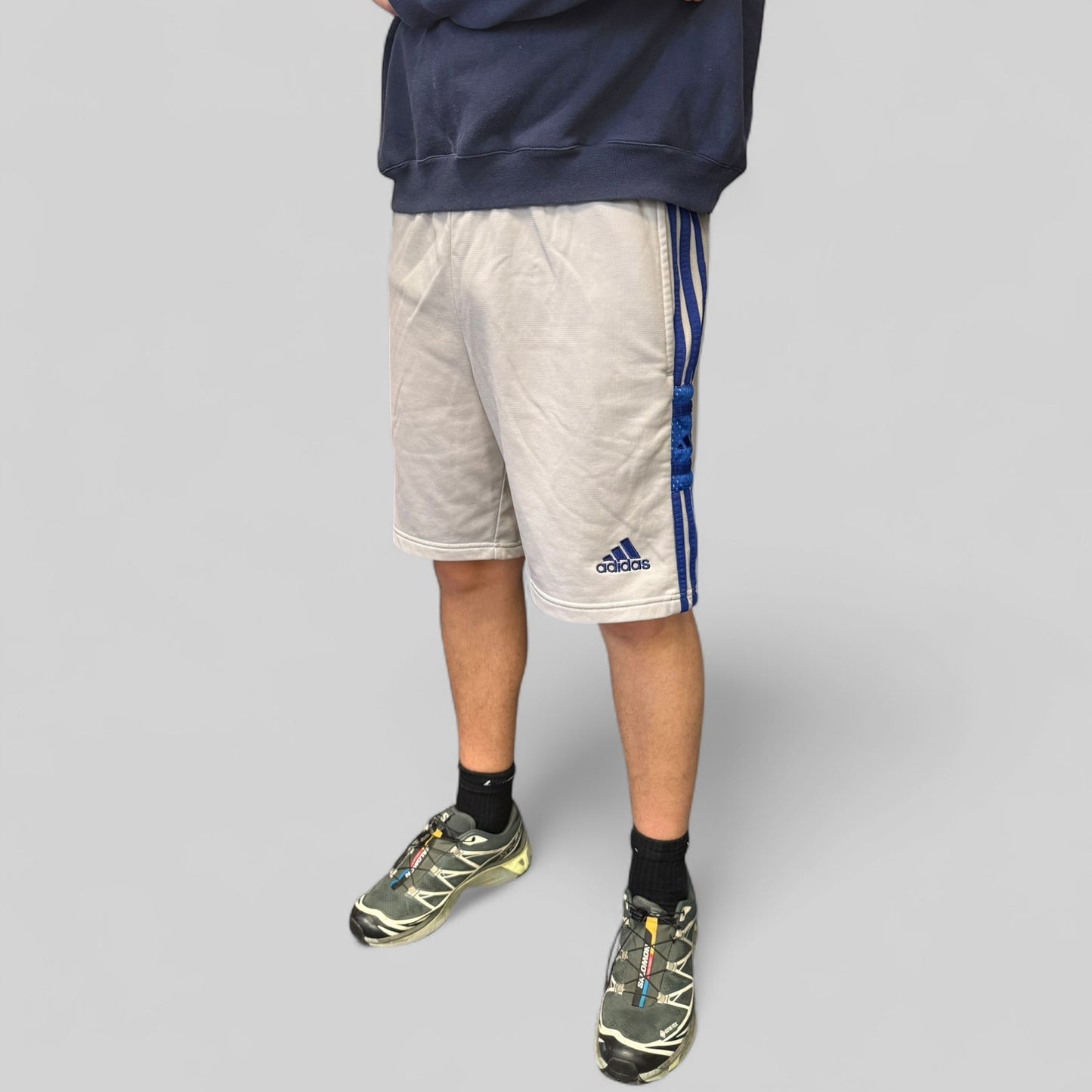 Vintage Adidas side stripe shorts (L)