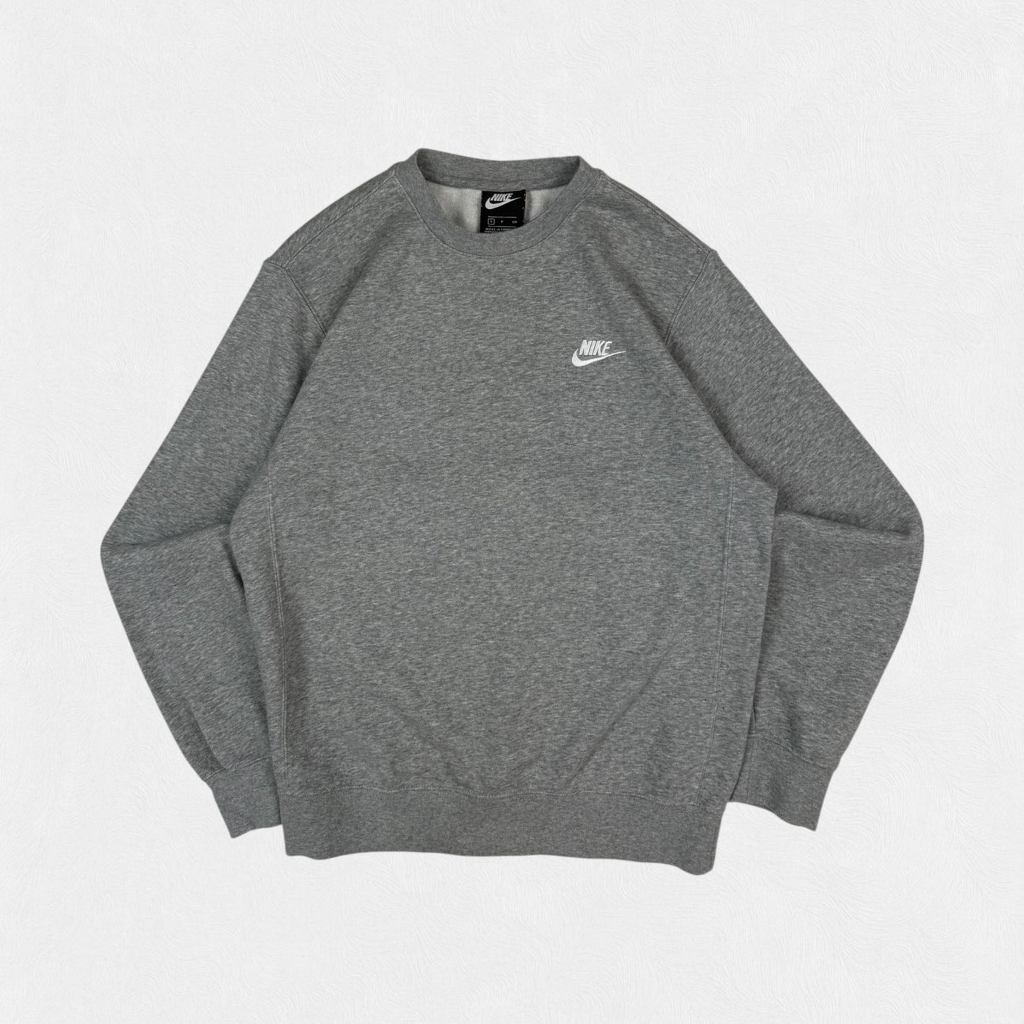 Nike essentials sweatshirt (S)