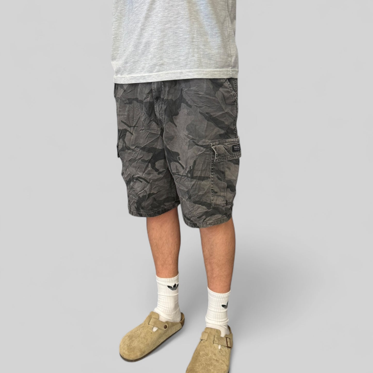 Vintage Wrangler baggy camouflage cargo shorts (W36)
