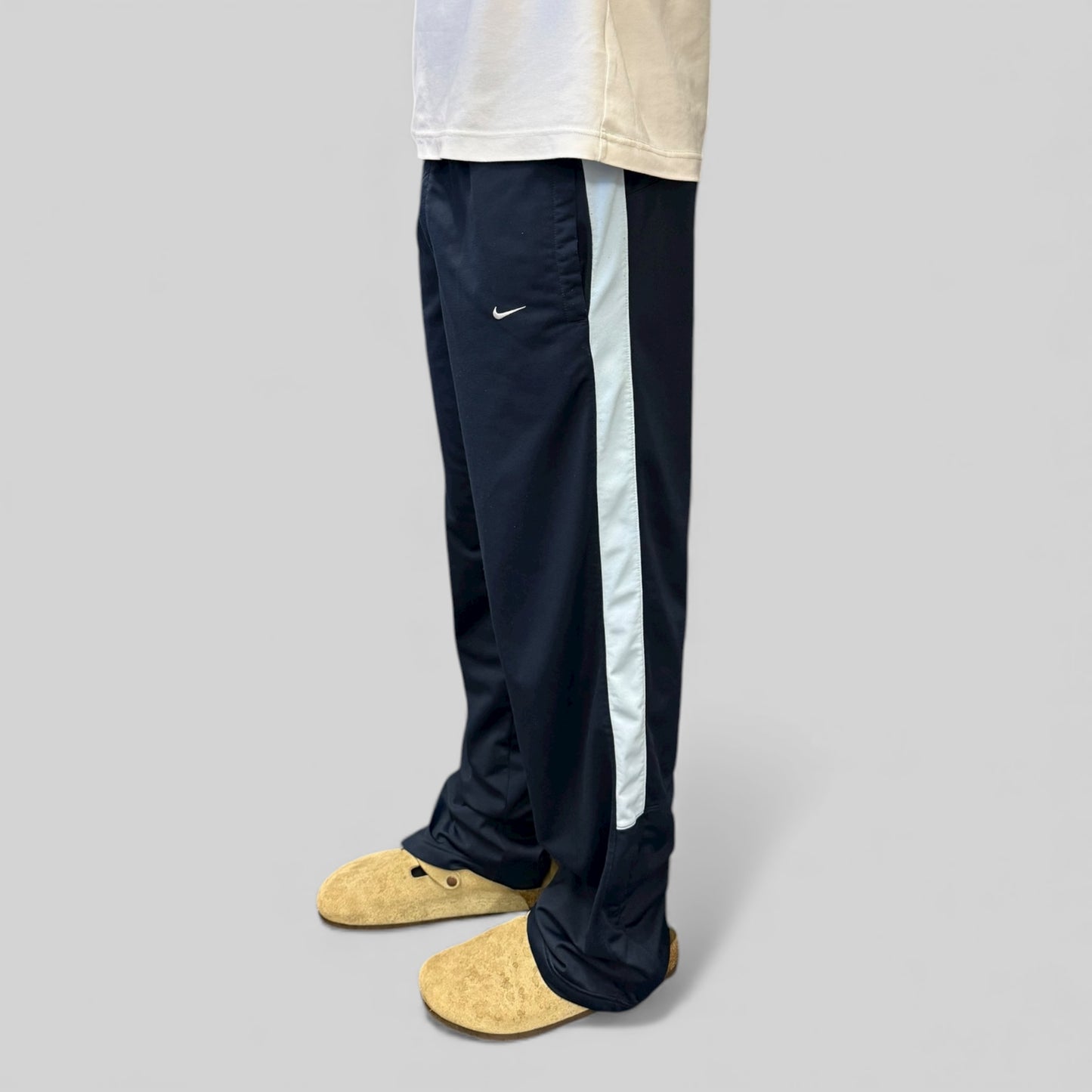 Vintage Nike side stripe baggy track pants (M)