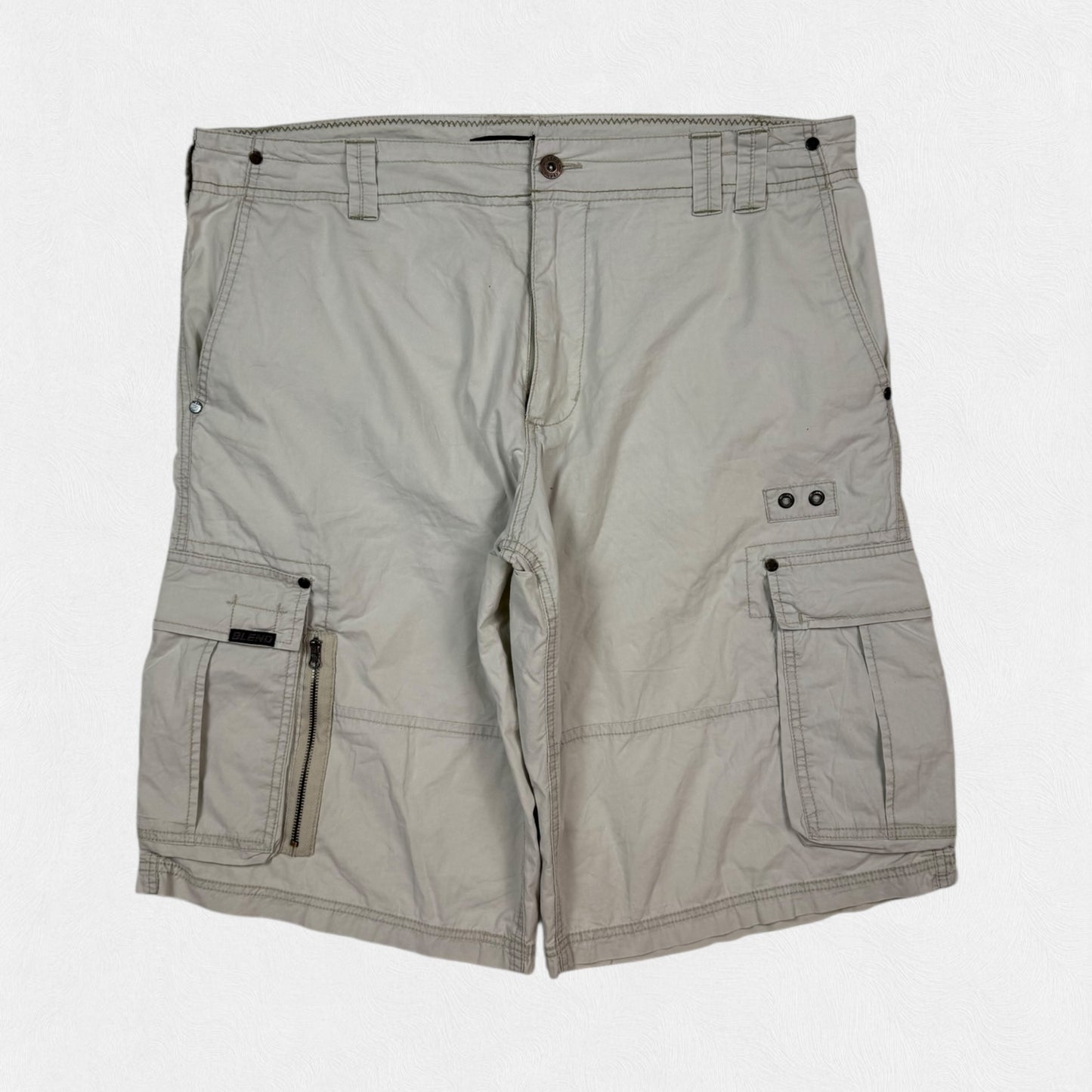 Vintage technical baggy cargo shorts (W38)