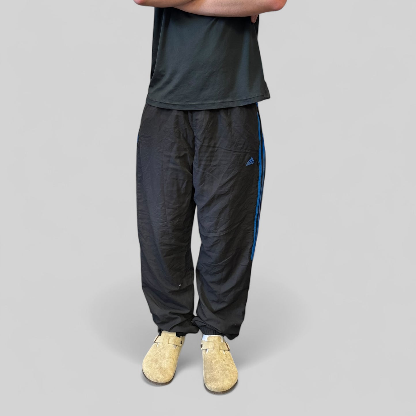 Vintage Adidas side stripe baggy track pants (L)