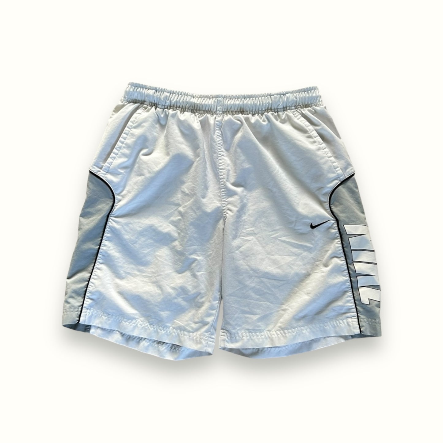 Vintage Nike spell out shorts (M)