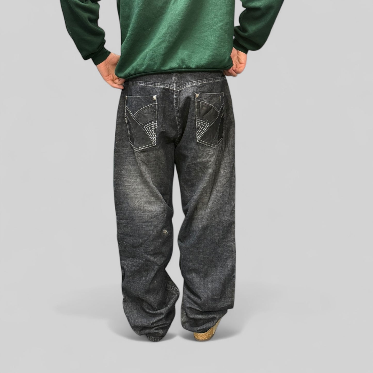 Vintage Y2K Akademiks baggy jeans (W38)
