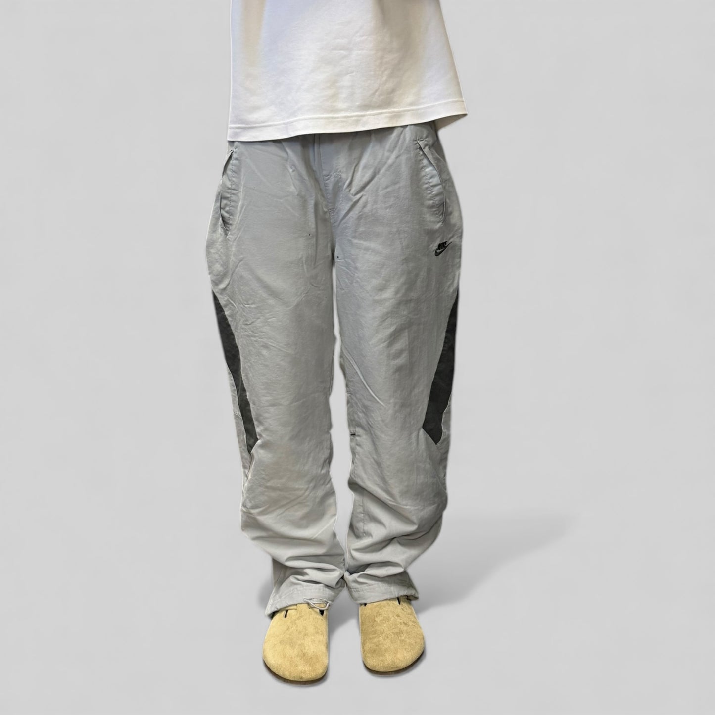 Vintage Nike baggy track pants (M)