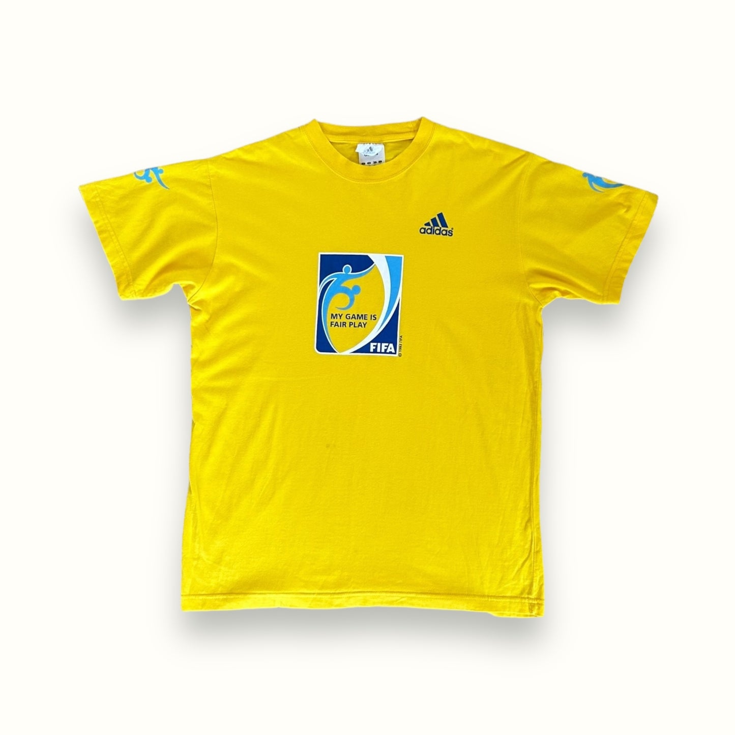 Vintage 90s Adidas Fifa tee (L)