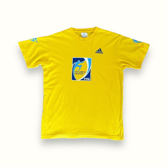 Vintage 90s Adidas Fifa tee (L)