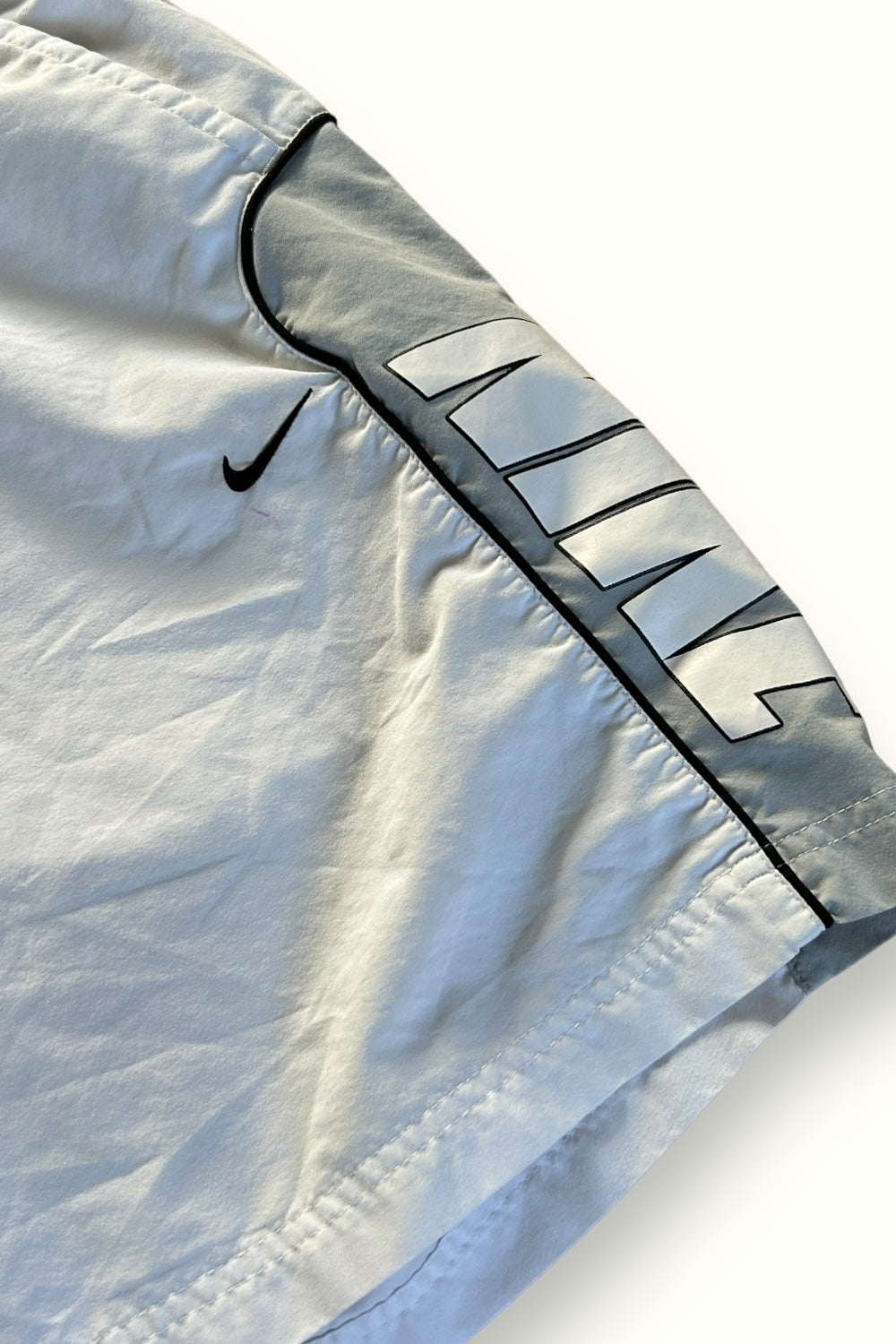 Vintage Nike spell out shorts (M)