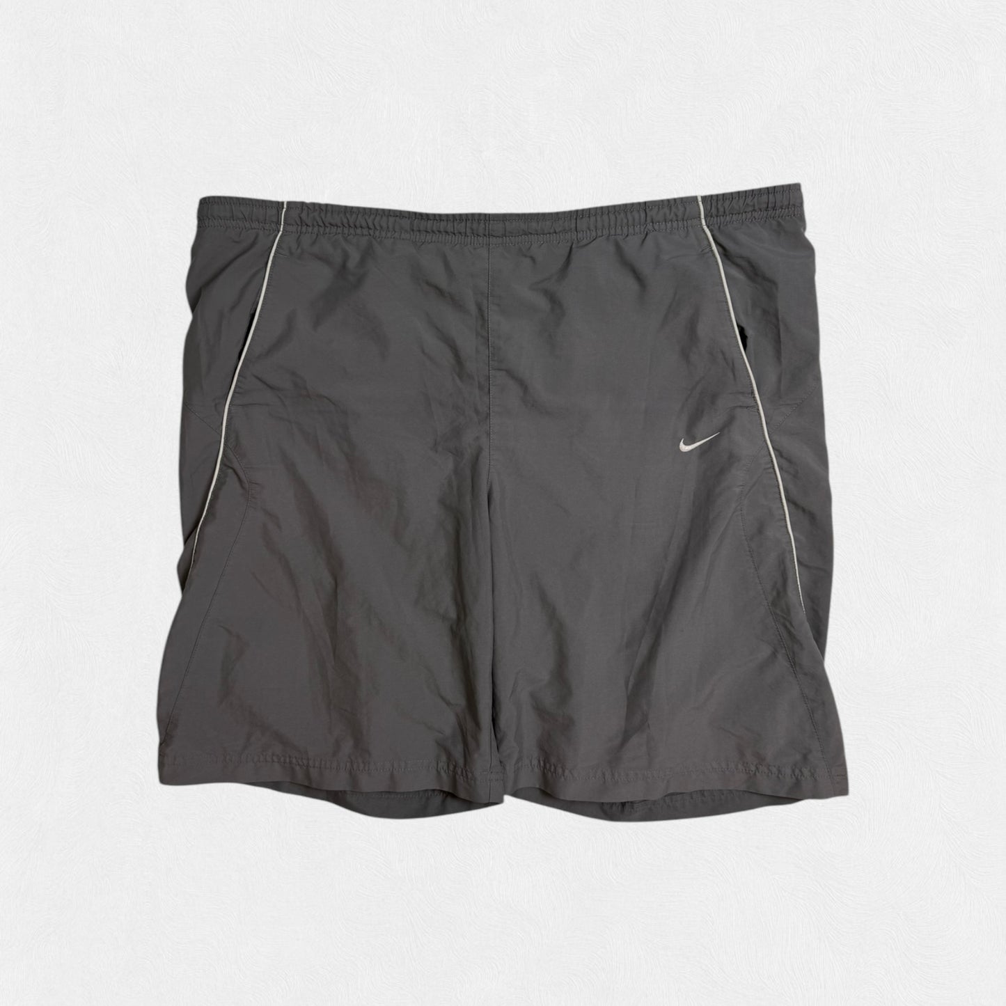 Vintage Nike baggy mini swoosh sport shorts (XL)