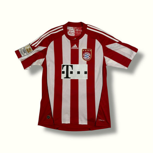Bayern Munich 2010/11 Robben Adidas home shirt (M)