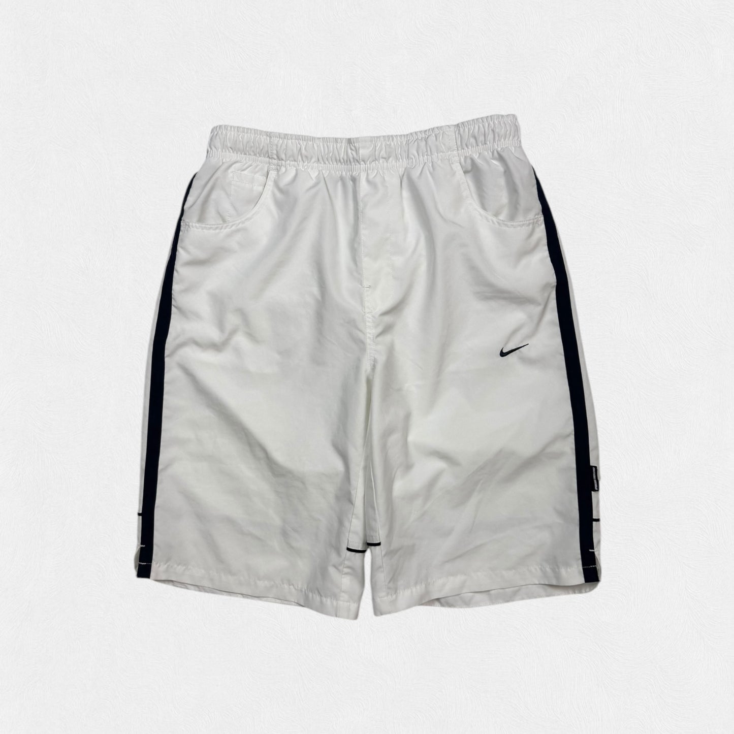 Vintage Nike side stripe baggy sport shorts (M)