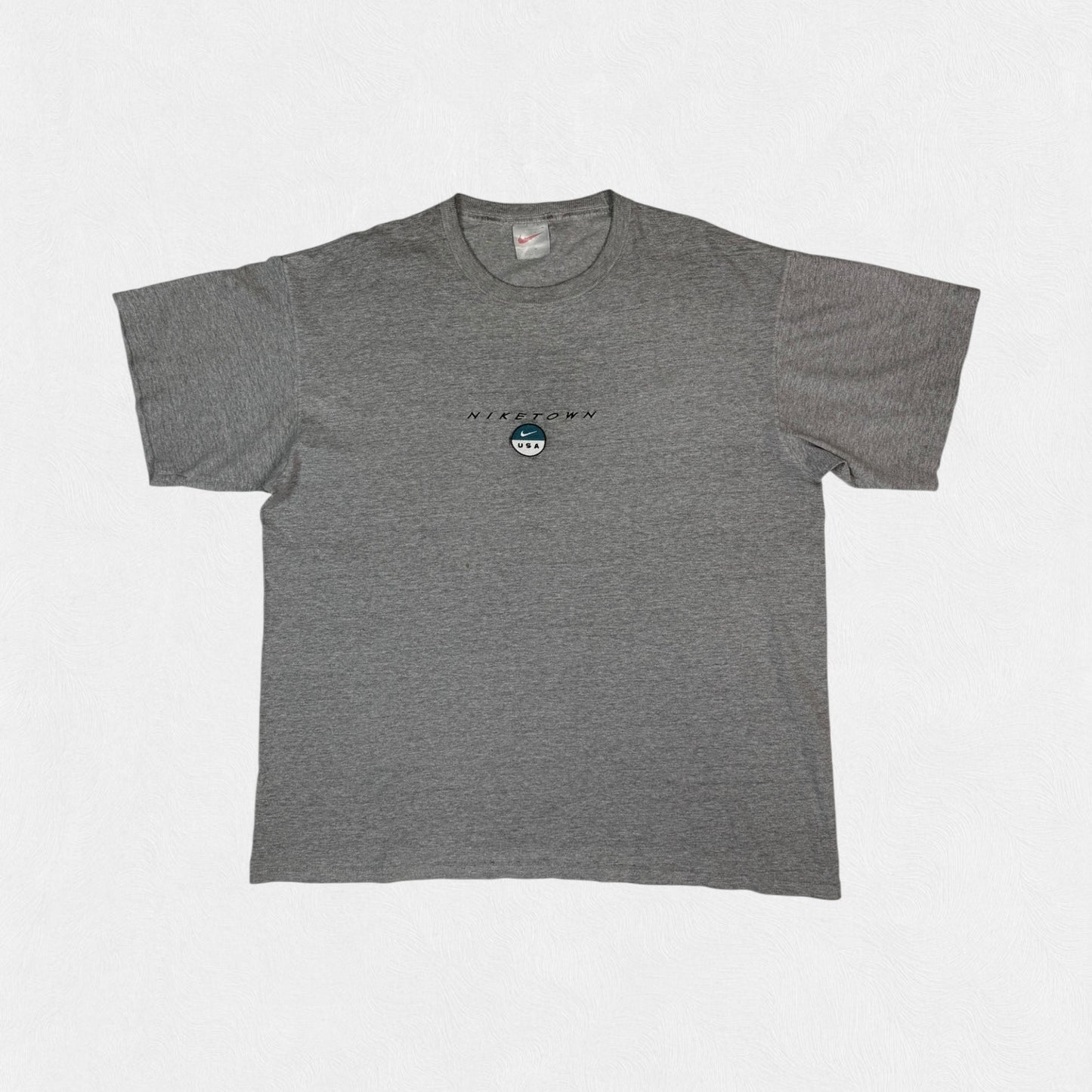Vintage 90s Nike Town spell out tee (XL)