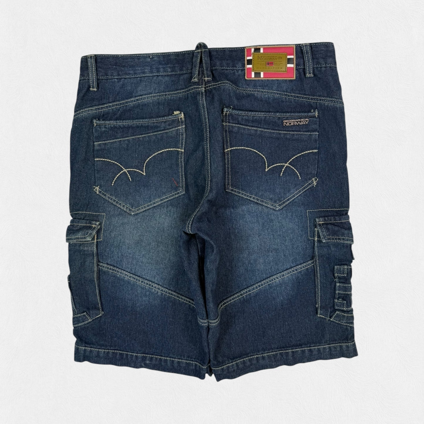Vintage Norway baggy cargo jorts (W36)