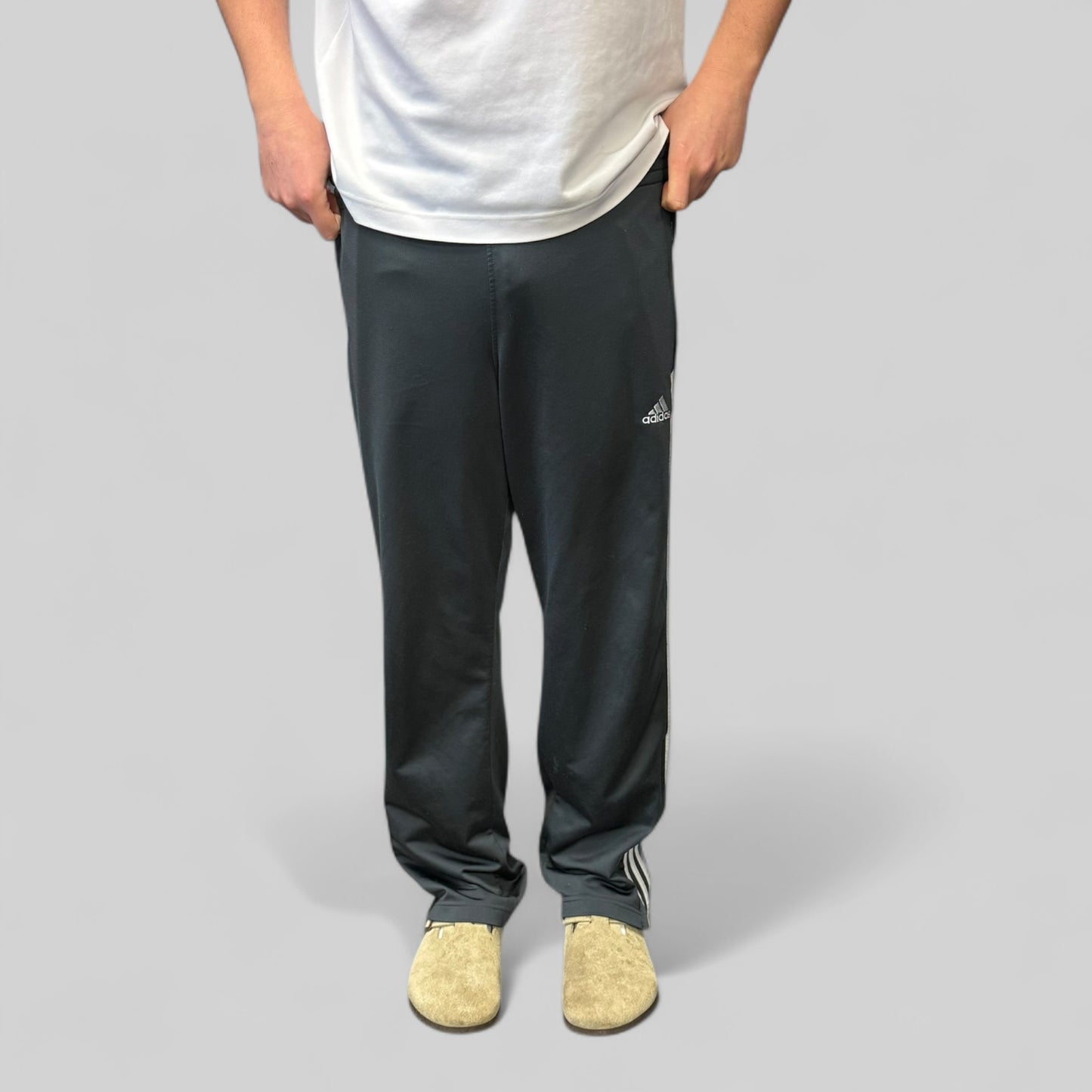 Vintage Adidas baggy track pants (S)