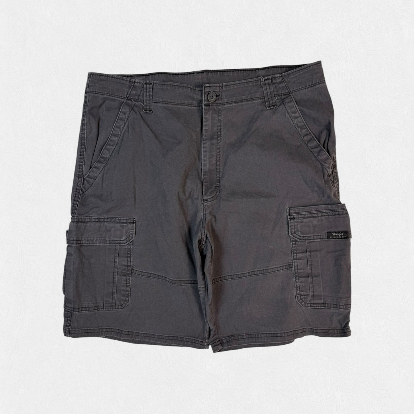 Vintage Wrangler baggy cargo shorts (W38)