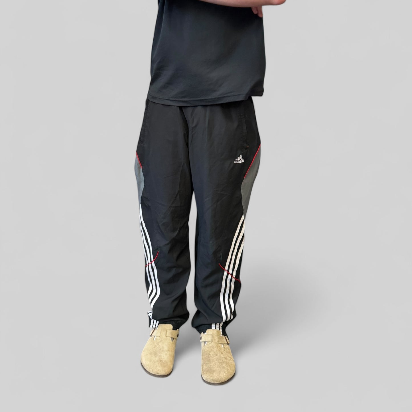 Vintage Adidas baggy track pants (M)
