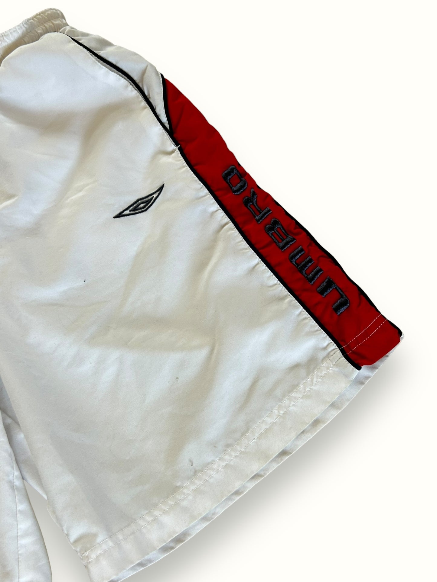 Vintage Umbro spell out shorts (M)