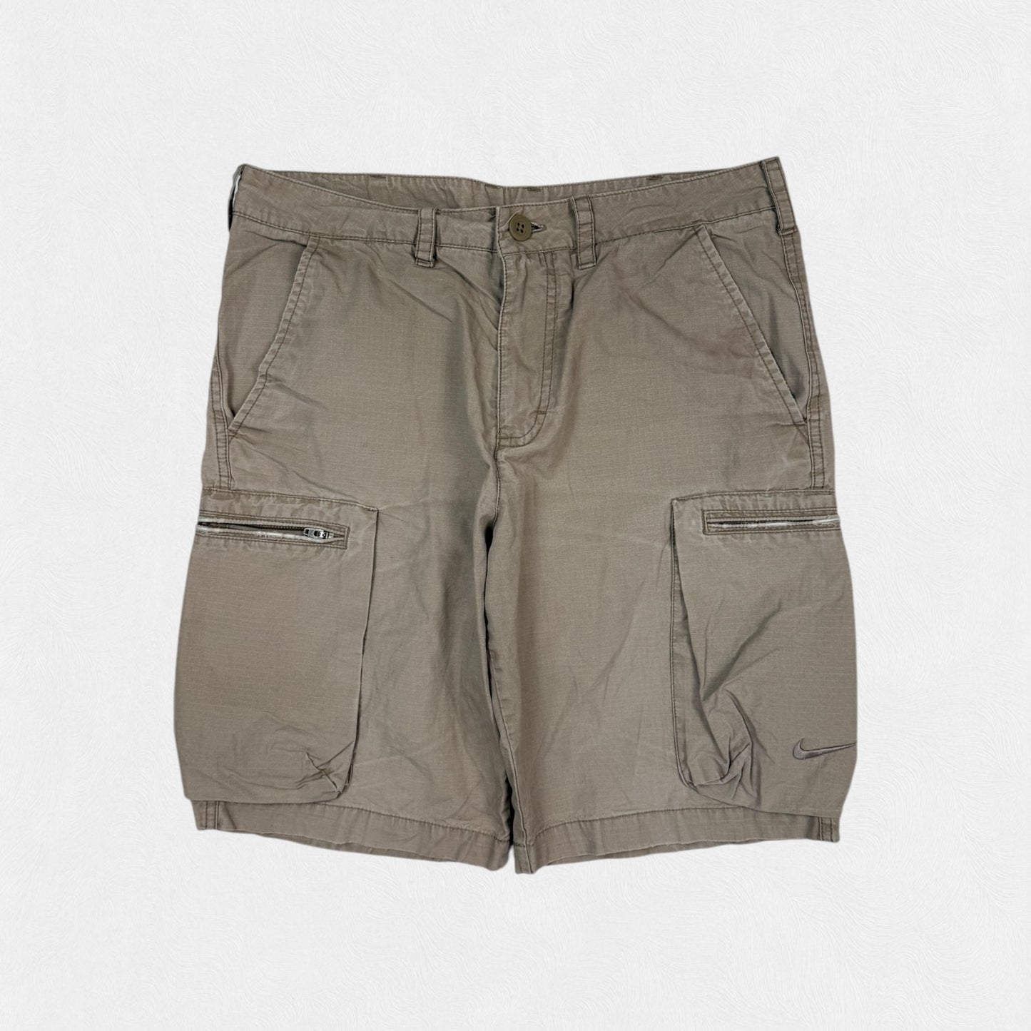 Vintage Nike athletic dept baggy cargo shorts (M)