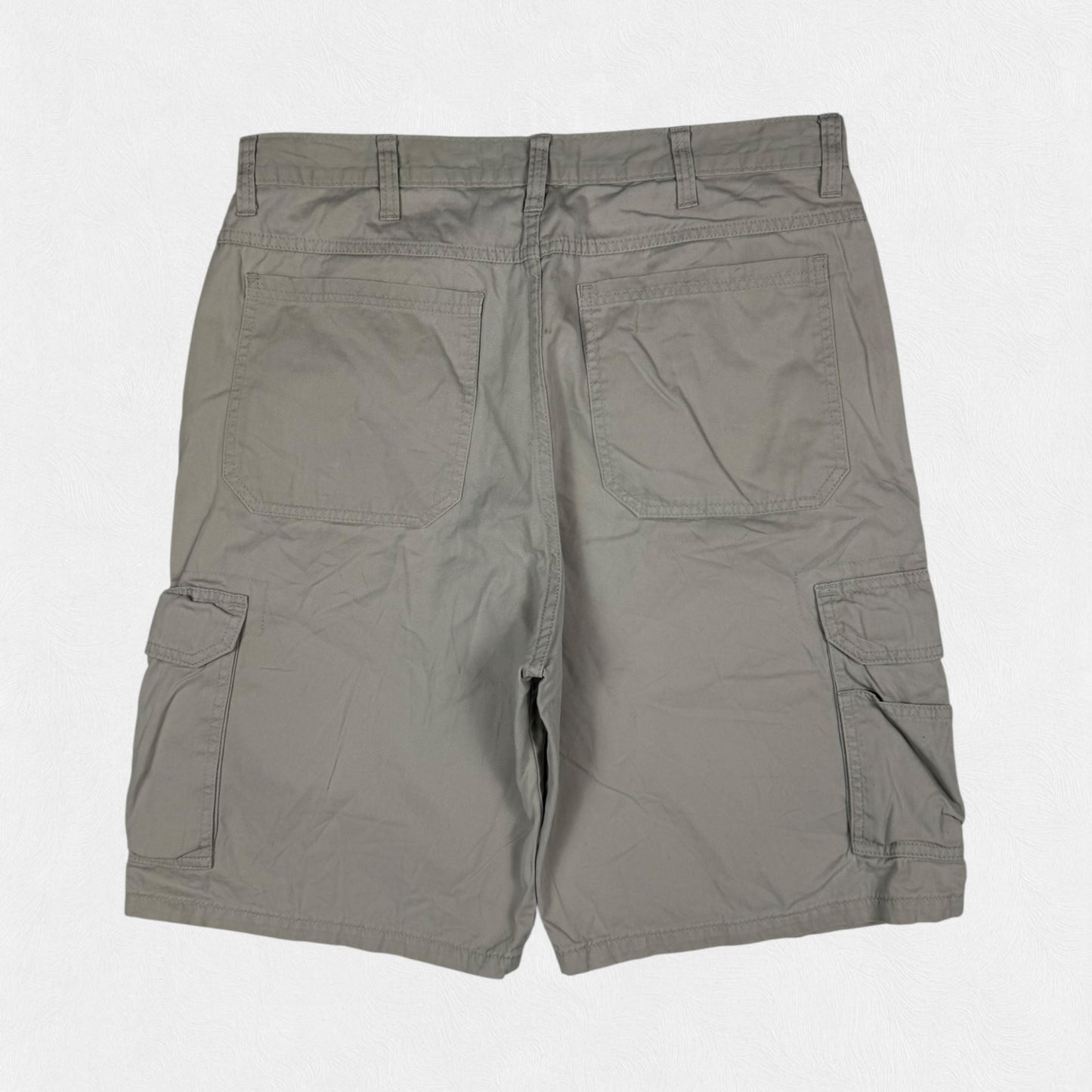 Vintage Wrangler baggy cargo shorts (W34)
