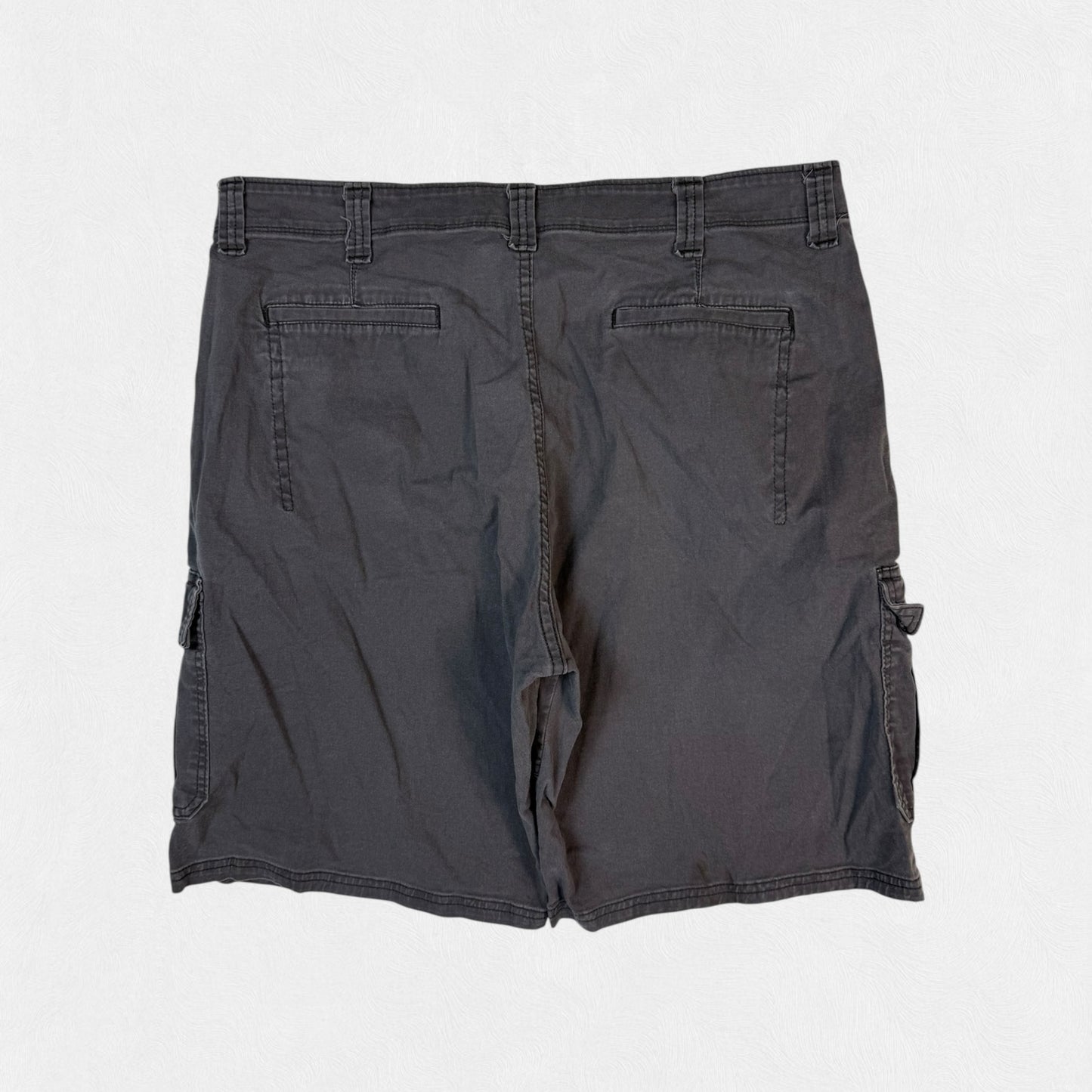 Vintage Wrangler baggy cargo shorts (W38)