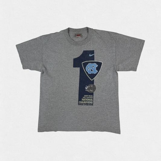 Vintage Nike UNC Tarheels 2009 basketball graphic tee (S)