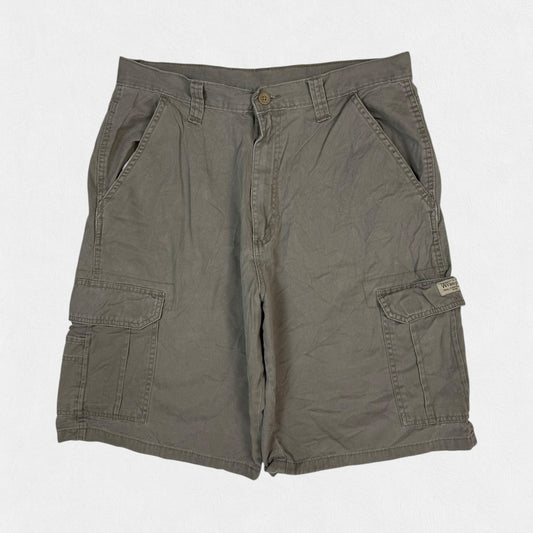 Vintage Wrangler baggy cargo shorts (W33)