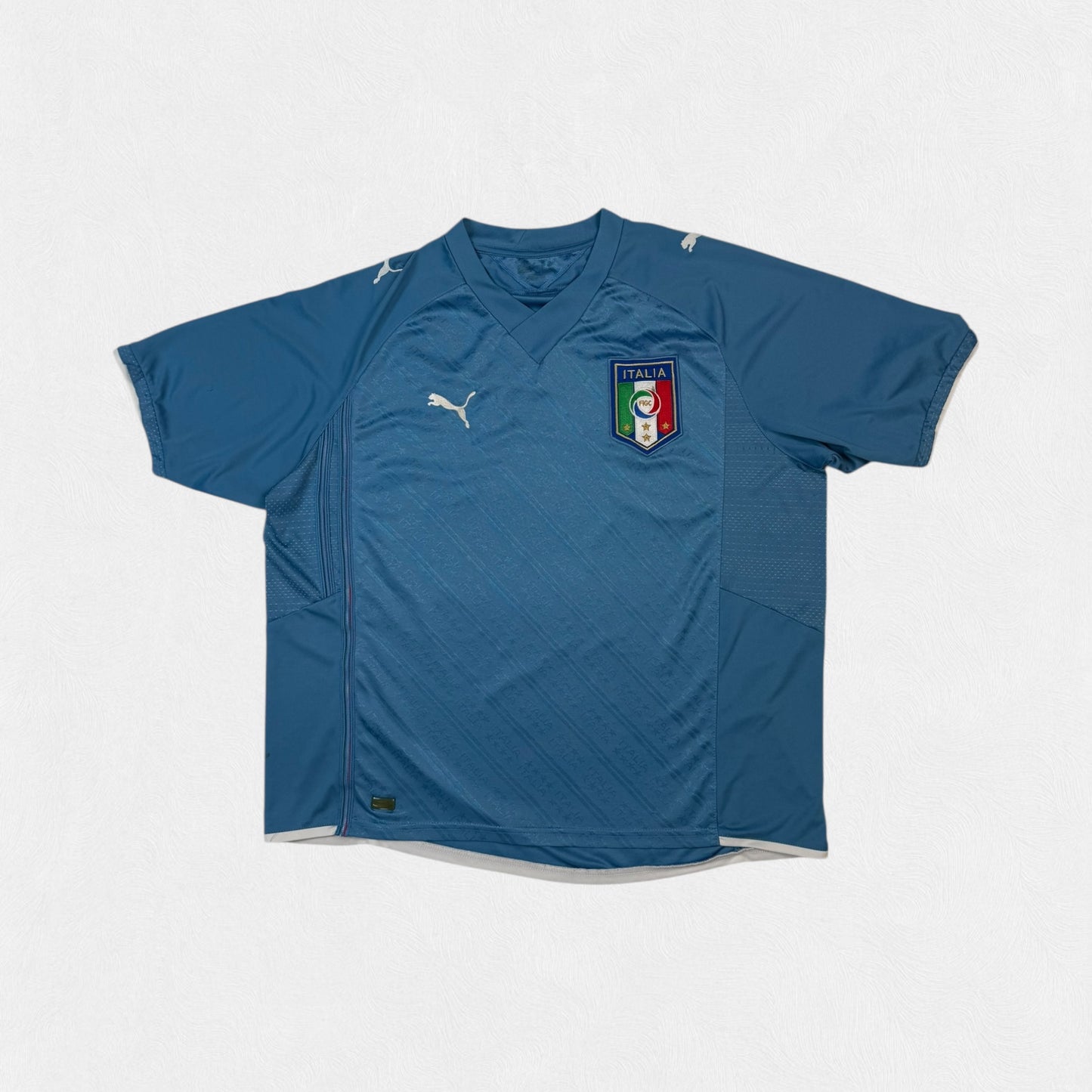 Vintage Italy 2009/10 Puma football home shirt (M)