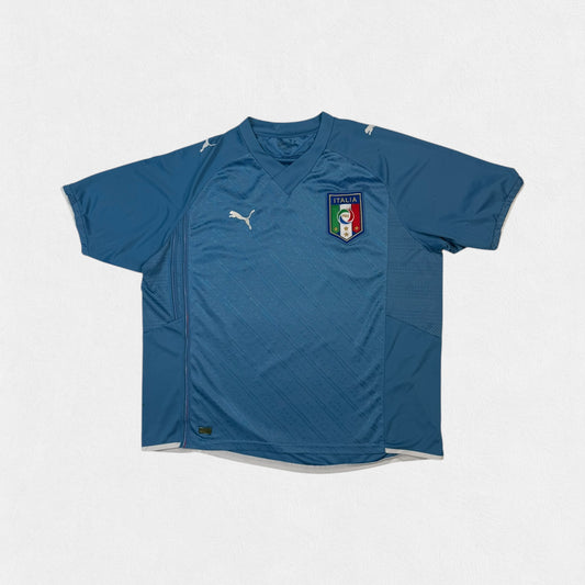 Vintage Italy 2009/10 Puma football home shirt (M)