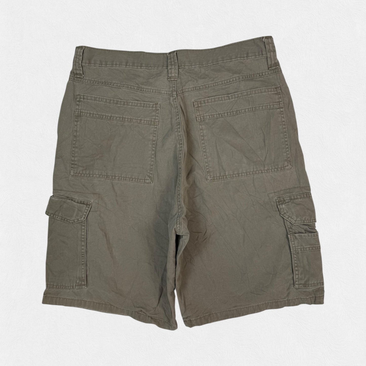 Vintage Wrangler baggy cargo shorts (W33)
