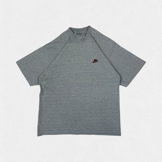 Vintage 90s Nike small logo tee (L)
