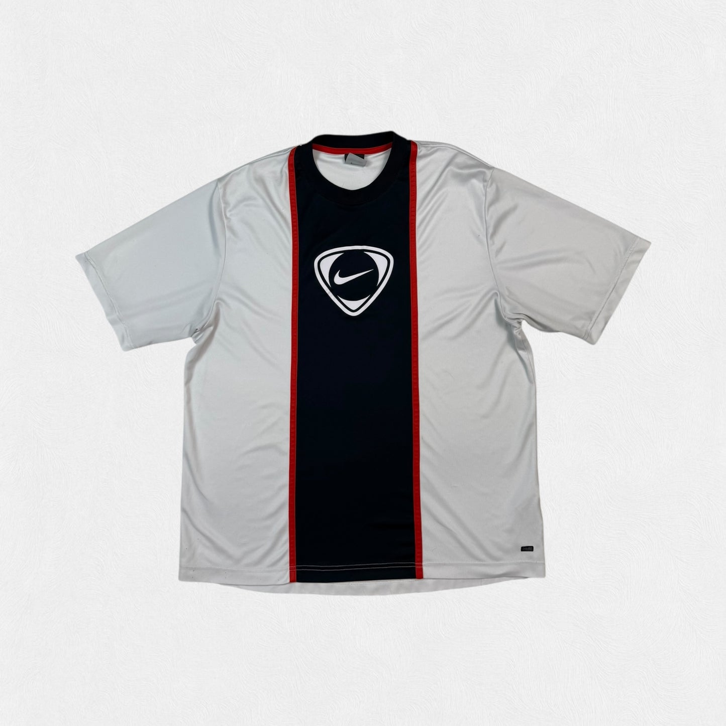 Vintage Nike shield football centre logo tee (XL)