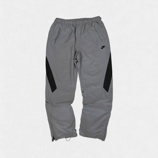 Vintage Nike baggy track pants (M)