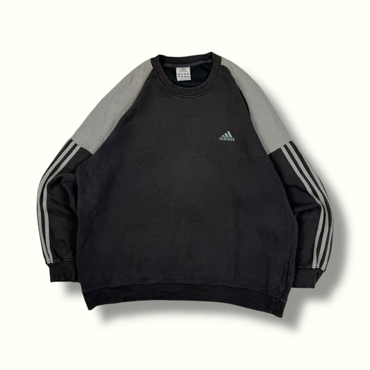 Vintage Adidas small logo sweatshirt (L)