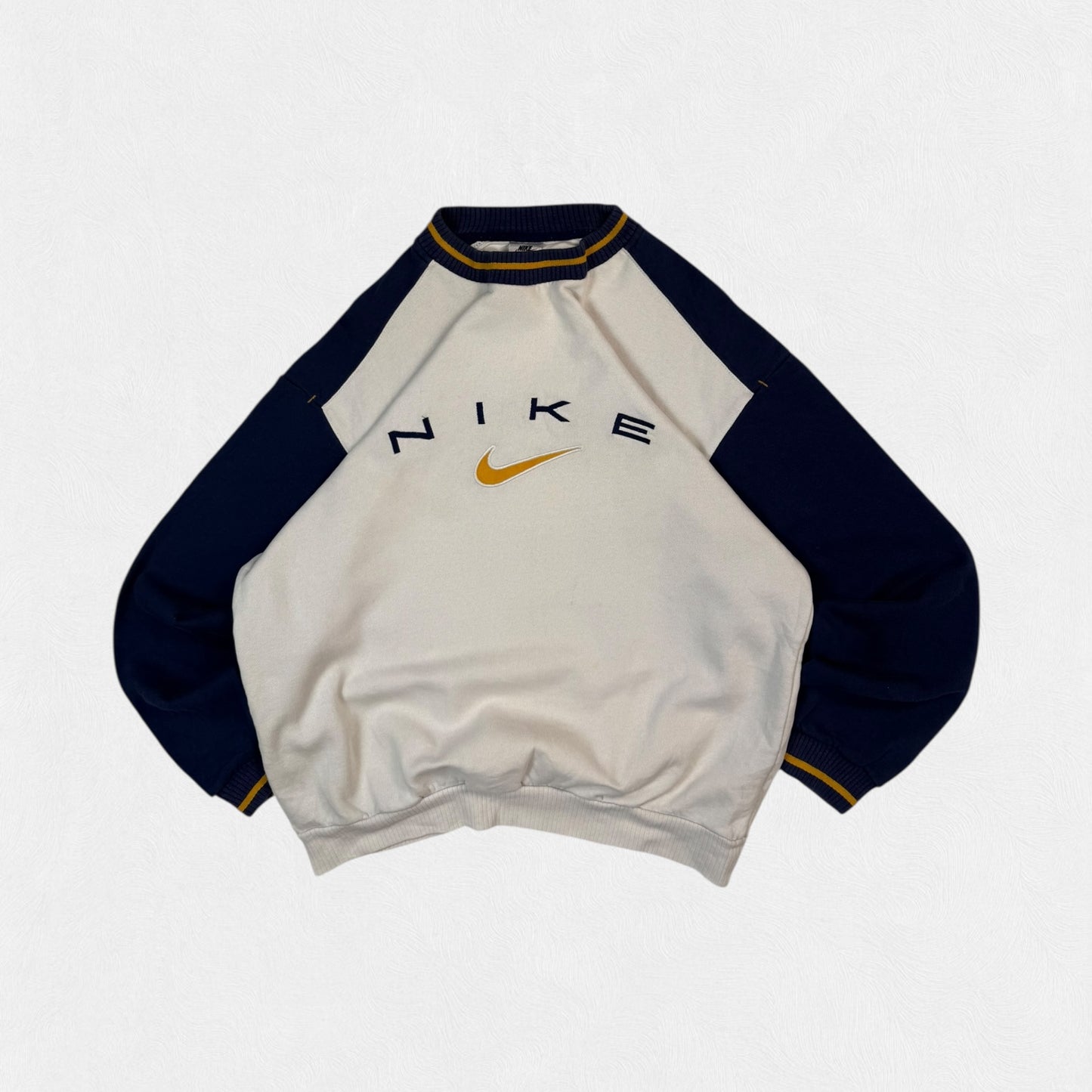 Vintage 90s Nike spell out sweatshirt (M)