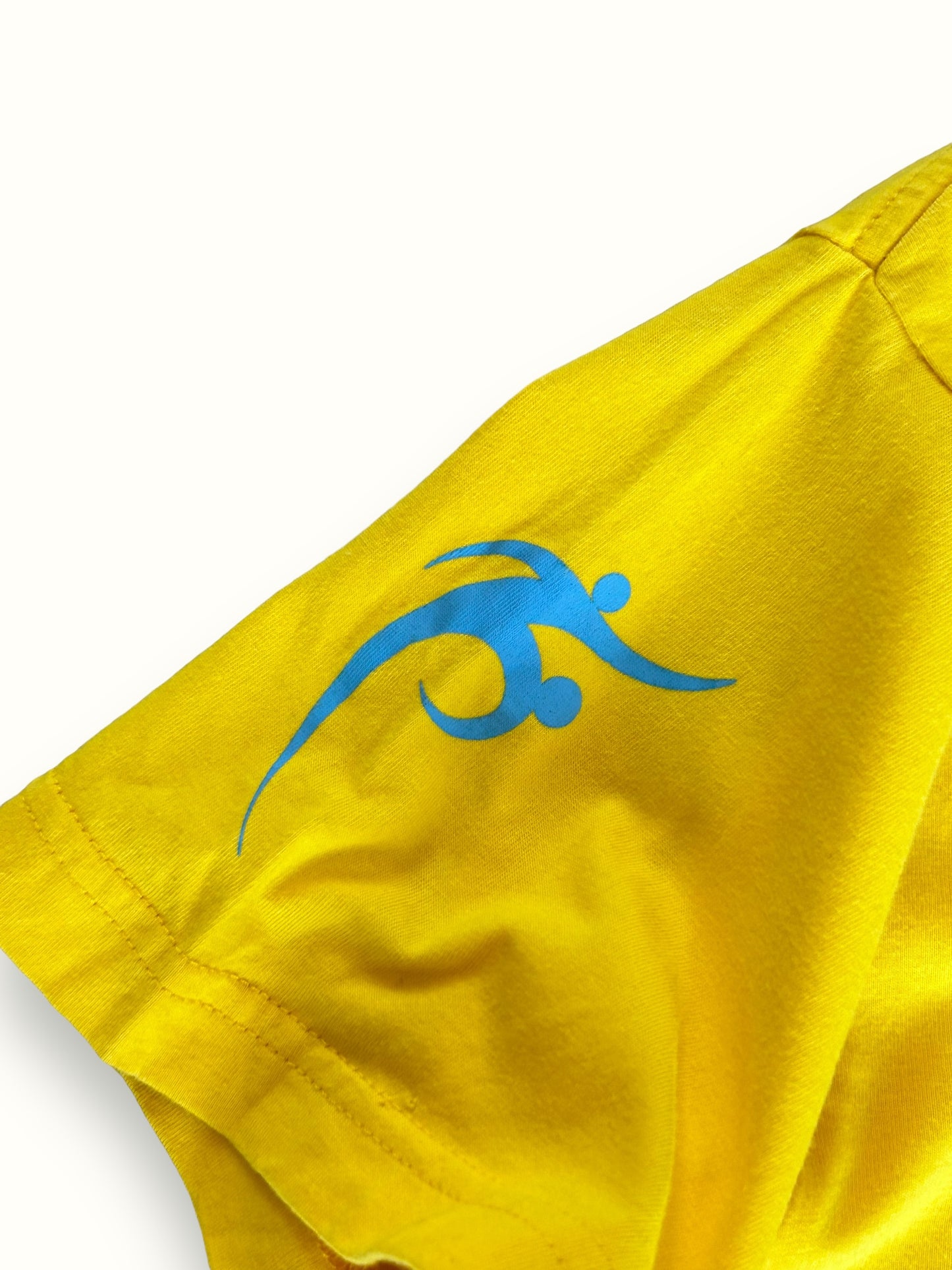 Vintage 90s Adidas Fifa tee (L)