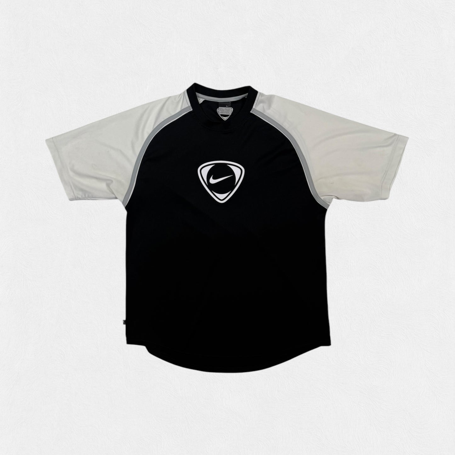 Vintage Nike shield football centre swoosh tee (L)