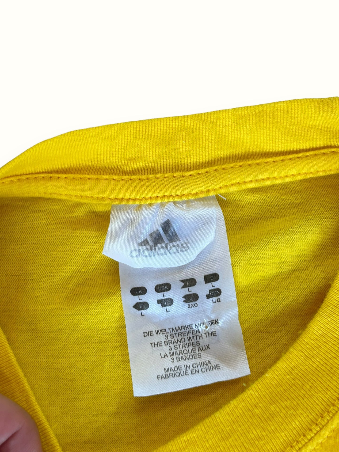 Vintage 90s Adidas Fifa tee (L)